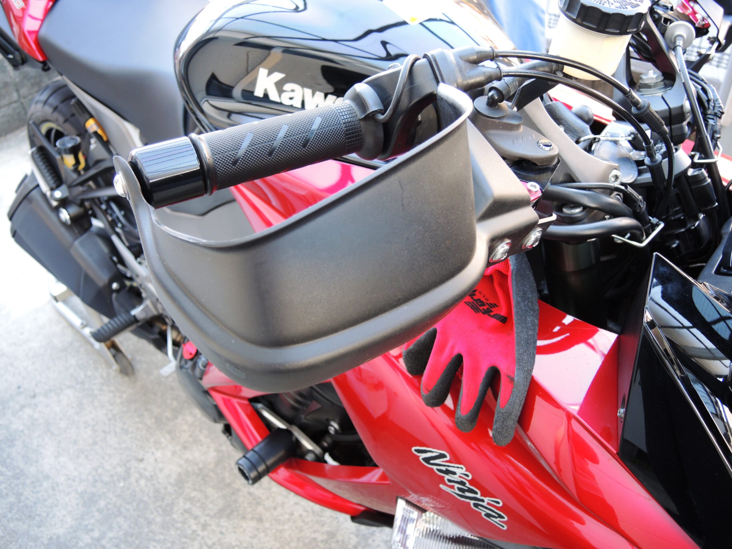 NINJA 1000の冬支度（中華製ナックルガードの取り付け） | セローな