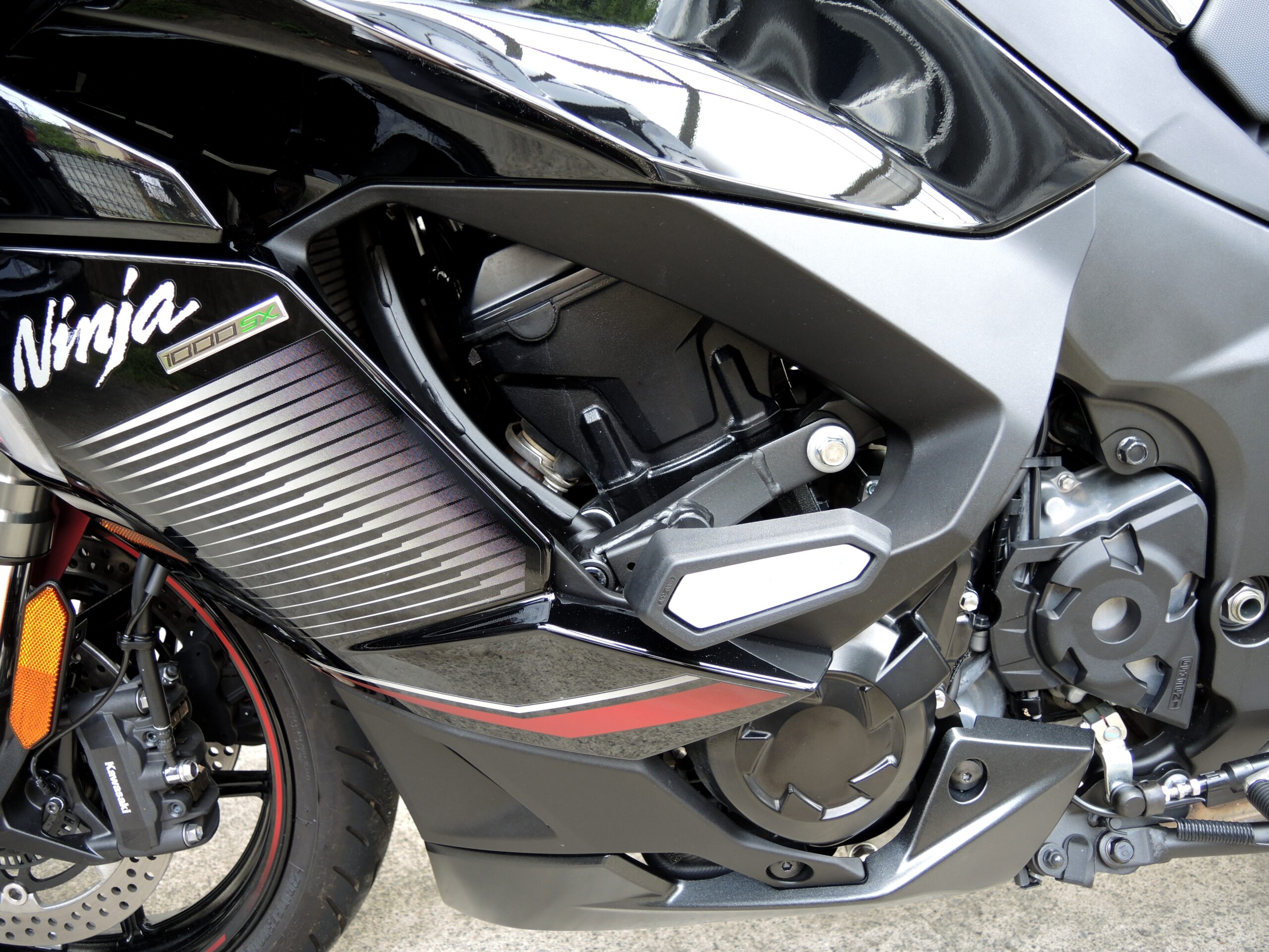 NINJA 1000SXに純正フレームスライダー取り付け | セローな